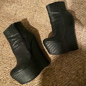 Leather platform snake skin boots